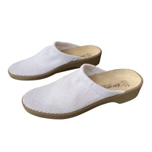 Arcopedico White and Brown Mules with Textured Upper Slide-On Clogs‎